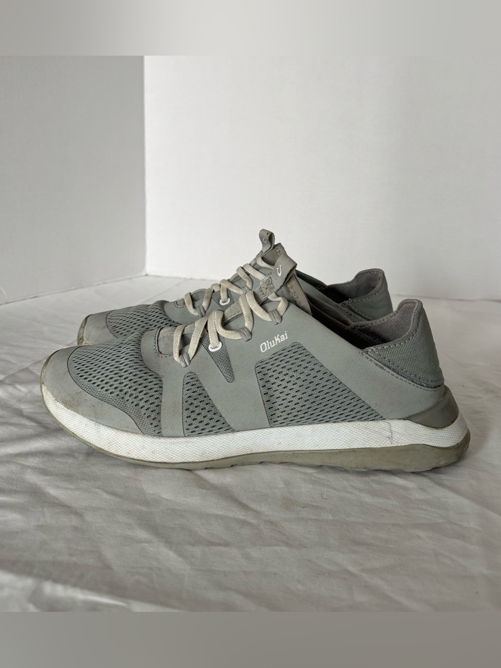 OluKai Women’s Gray Low-Top Mesh Sneakers 9.5